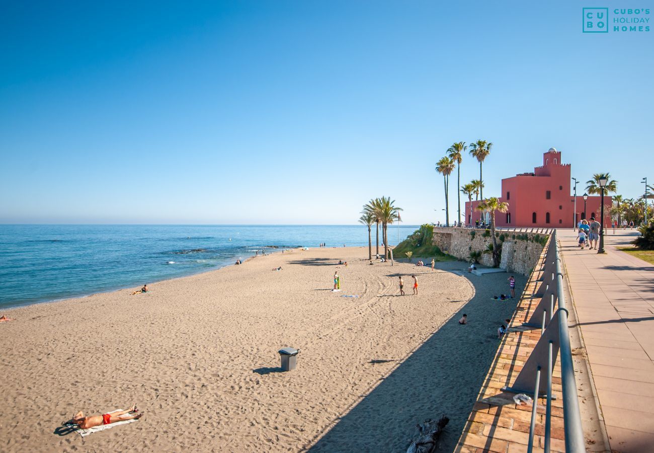 Plage près de cet appartement à Benalmadena