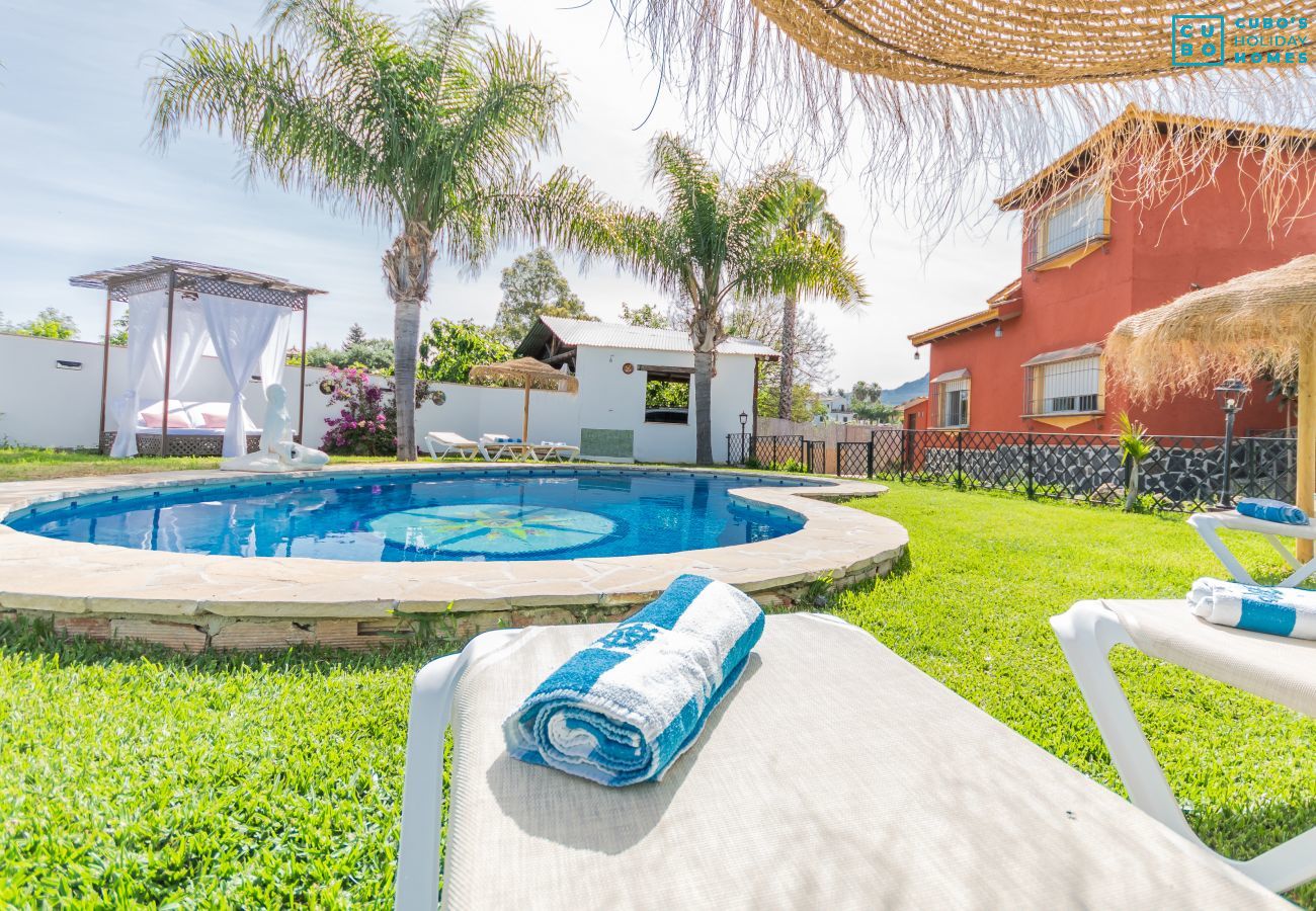 Piscine et extérieurs de cette Villa à Alhaurín el Grande