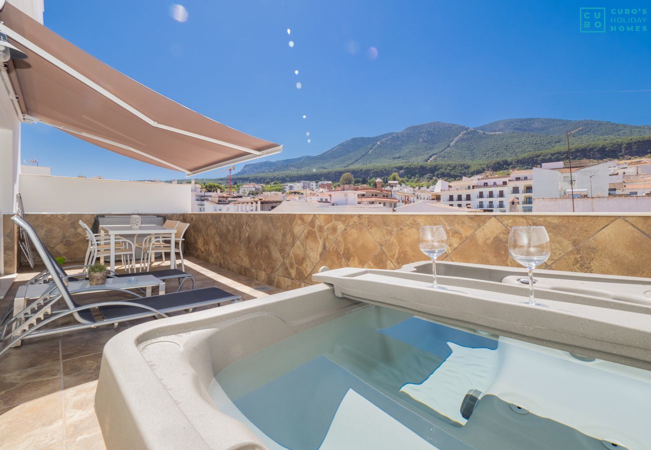 Vues depuis le jacuzzi de ce penthouse à Alhaurín el Grande