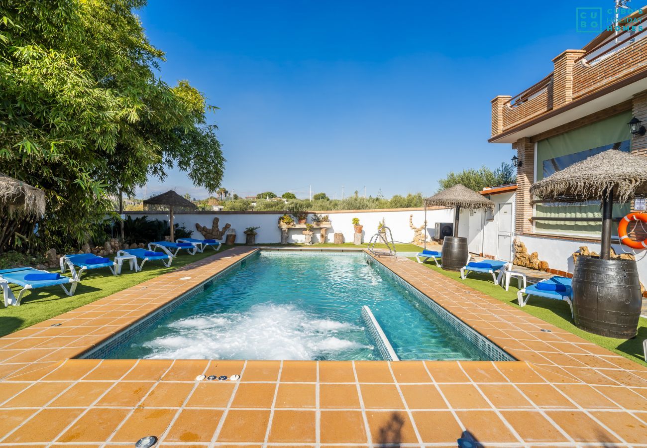 Gîte Rural à Alhaurín el Grande - Cubo's Casa Rural Tirado & Heated Pool