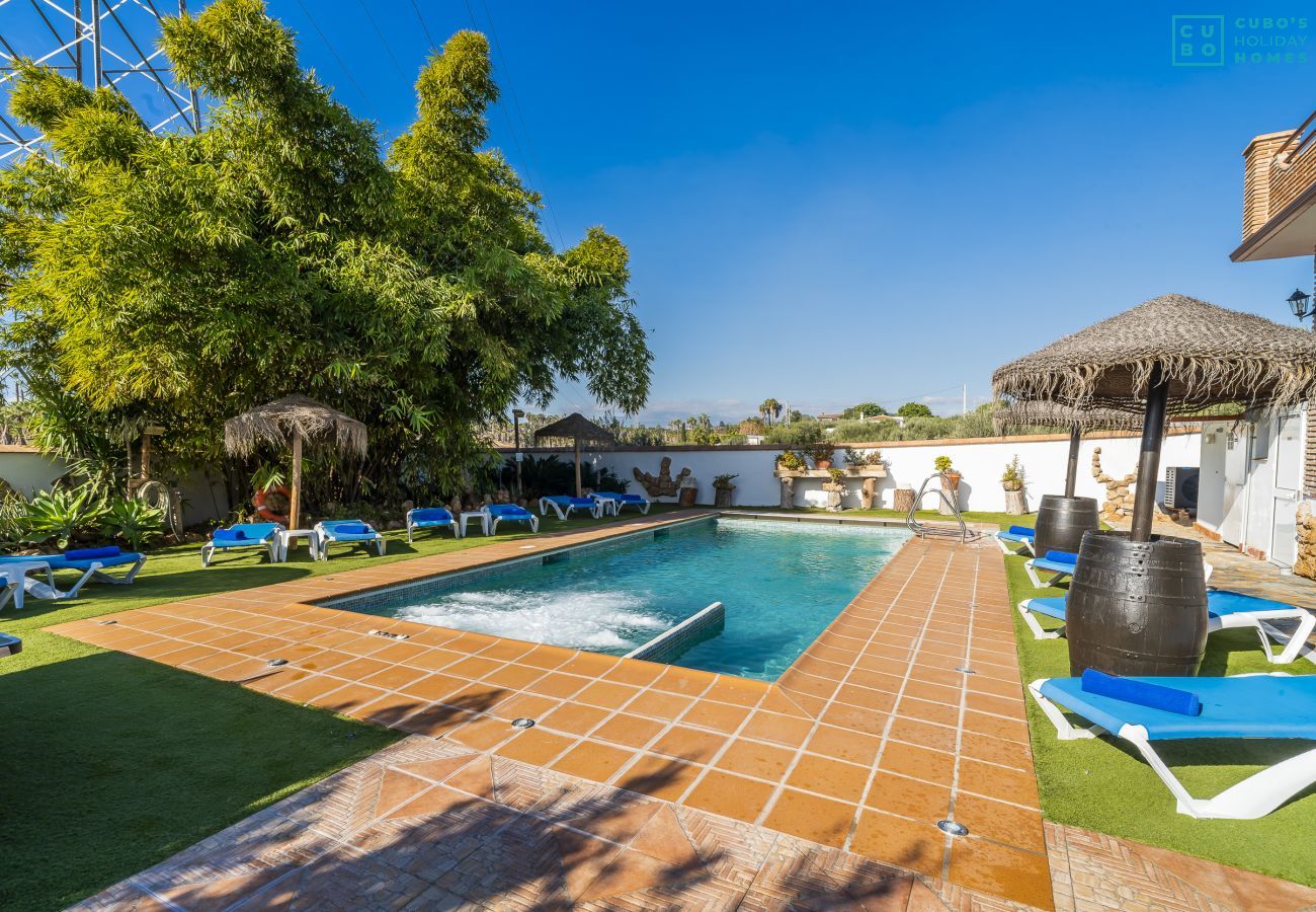 Gîte Rural à Alhaurín el Grande - Cubo's Casa Rural Tirado & Heated Pool