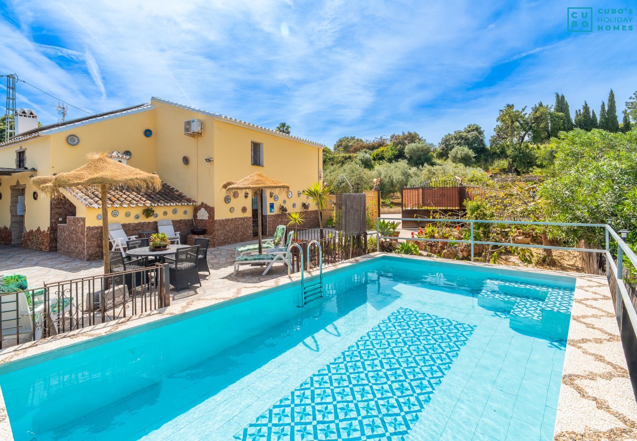 Maison rurale à Alhaurín el Grande avec piscine et vues idéale pour des vacances à Málaga