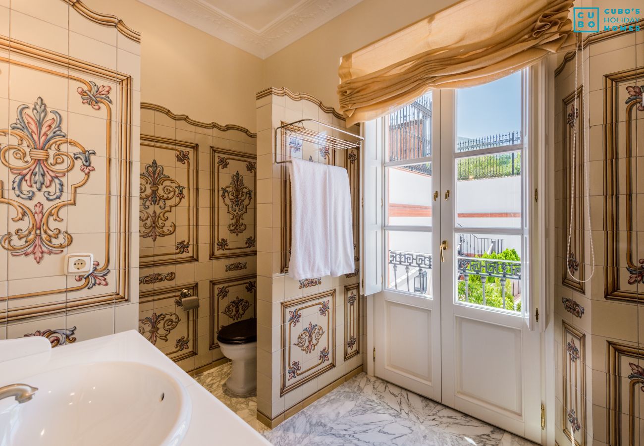 Salle de bain de cette maison de luxe dans le centre d'Alhaurín el Grande