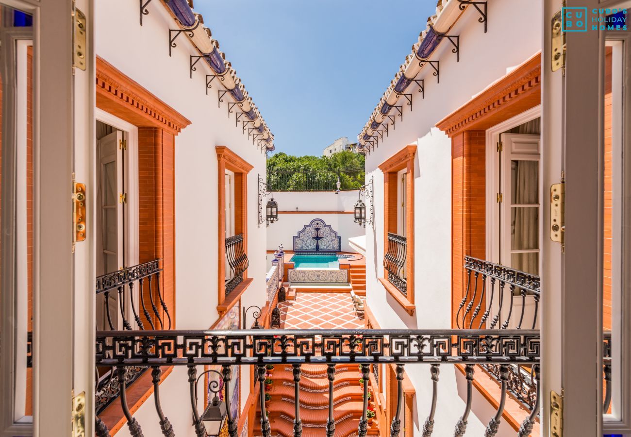 Extérieurs de cette maison de luxe dans le centre d'Alhaurín el Grande