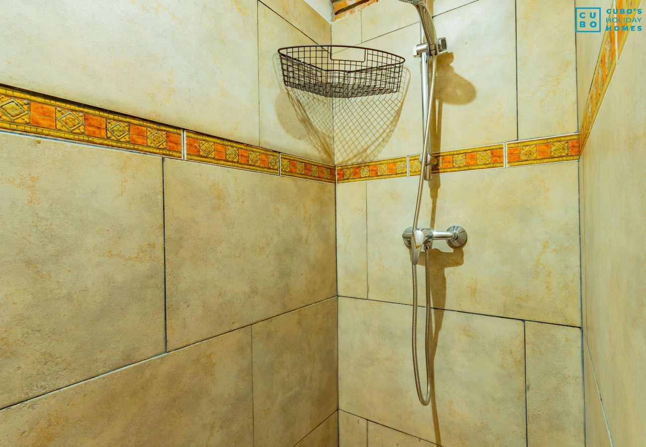 Salle de bain de ces appartements ruraux à Alhaurín el Grande
