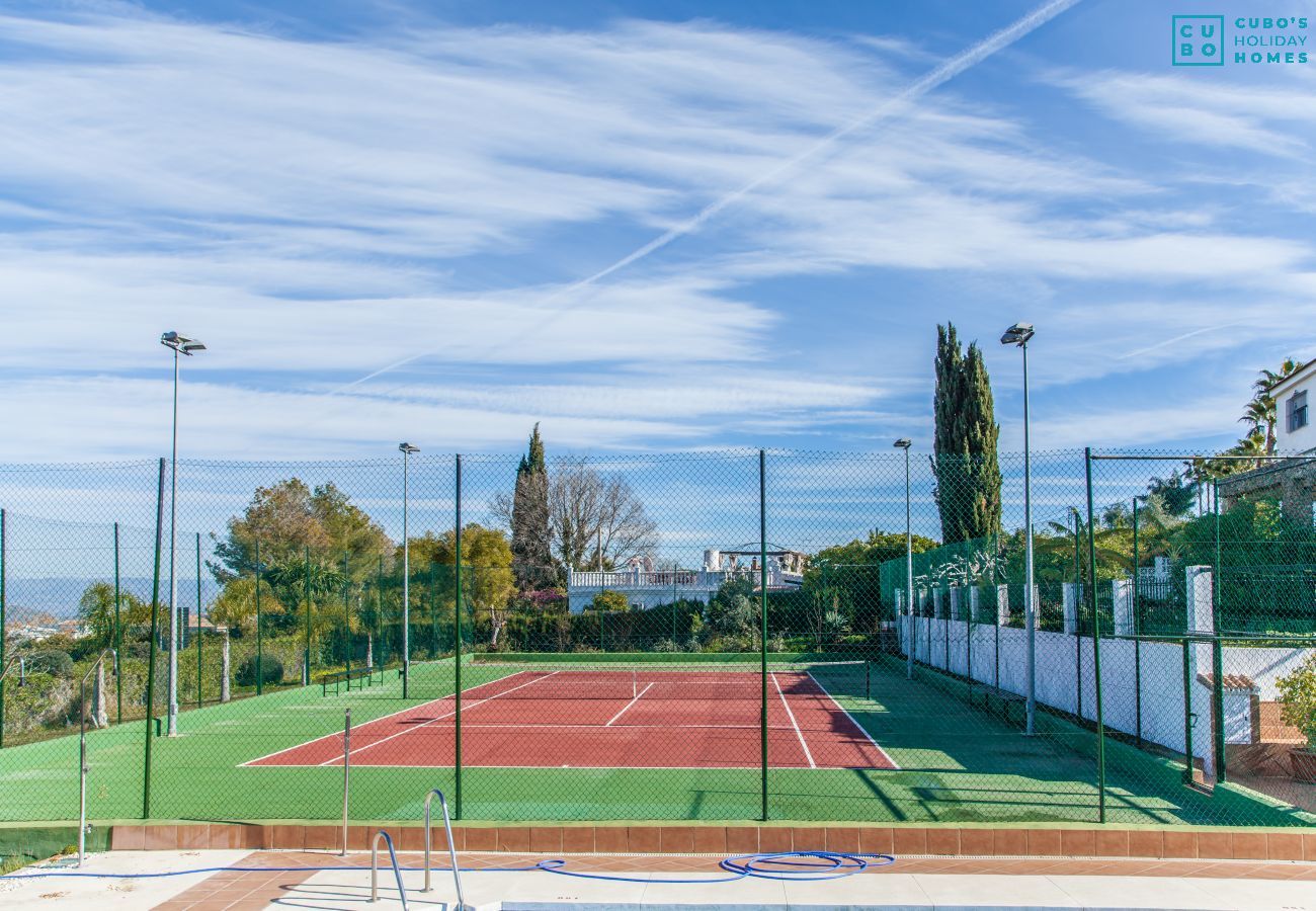 Court de tennis communautaire dans cette maison de campagne à Alhaurín el Grande