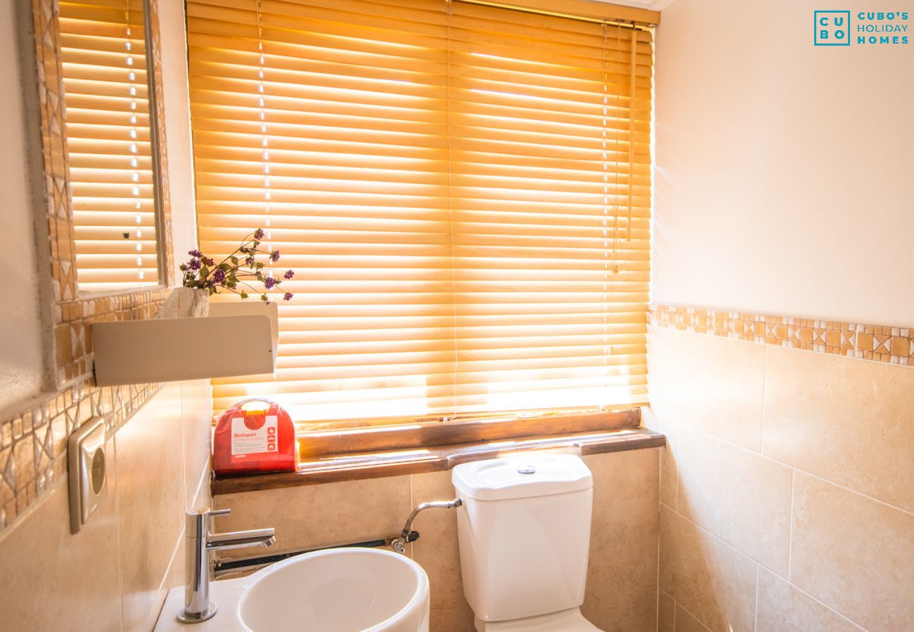 Salle de bain de ce studio rural à Mijas Pueblo