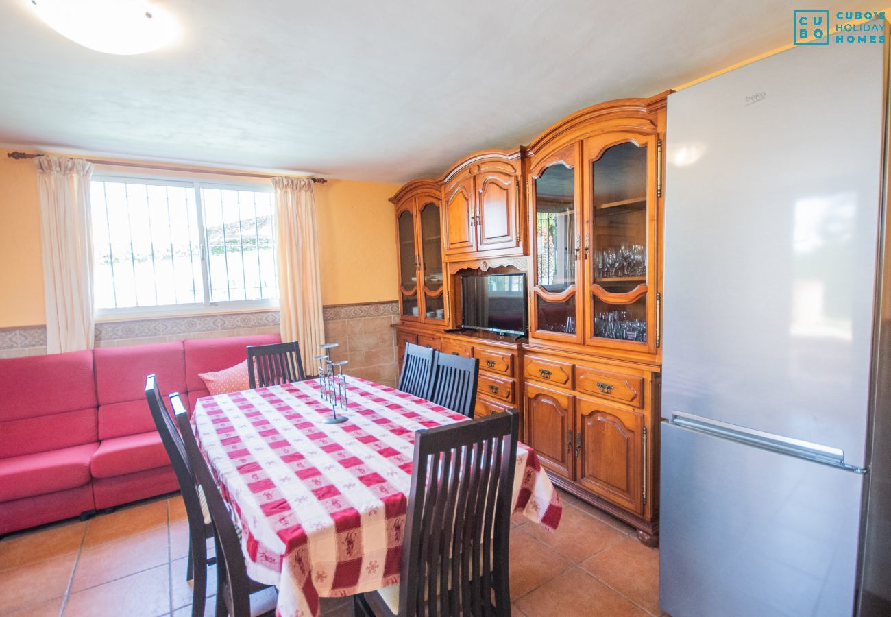 Salle à manger de cette maison à Alhaurín de la Torre