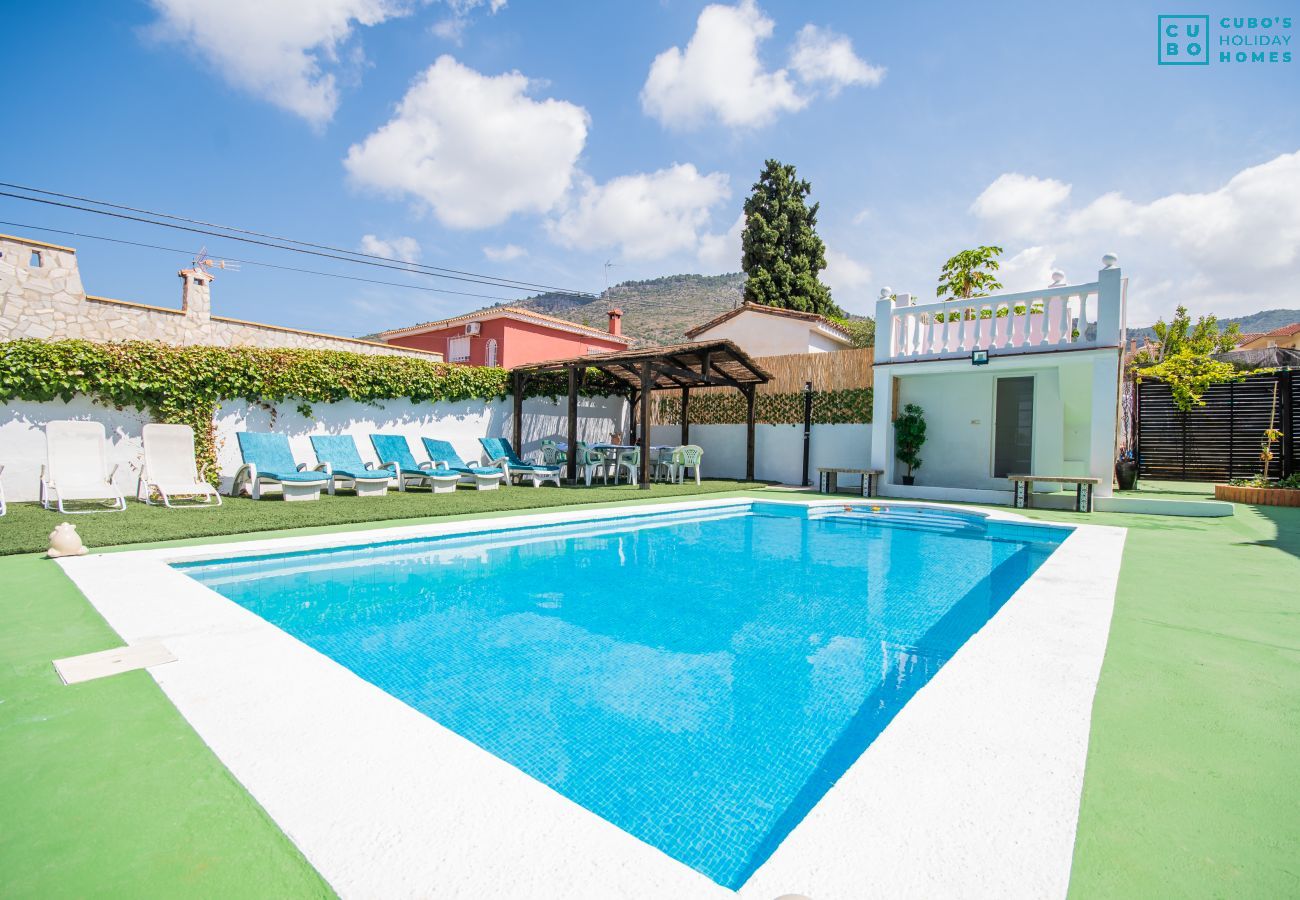 Piscine privée de cette maison à Alhaurín de la Torre