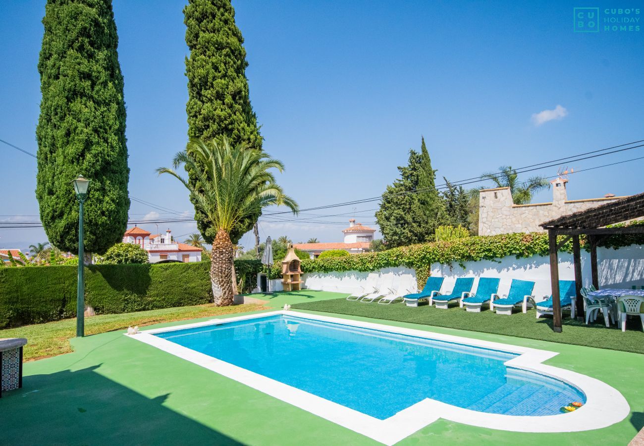 Piscine privée de cette maison à Alhaurín de la Torre