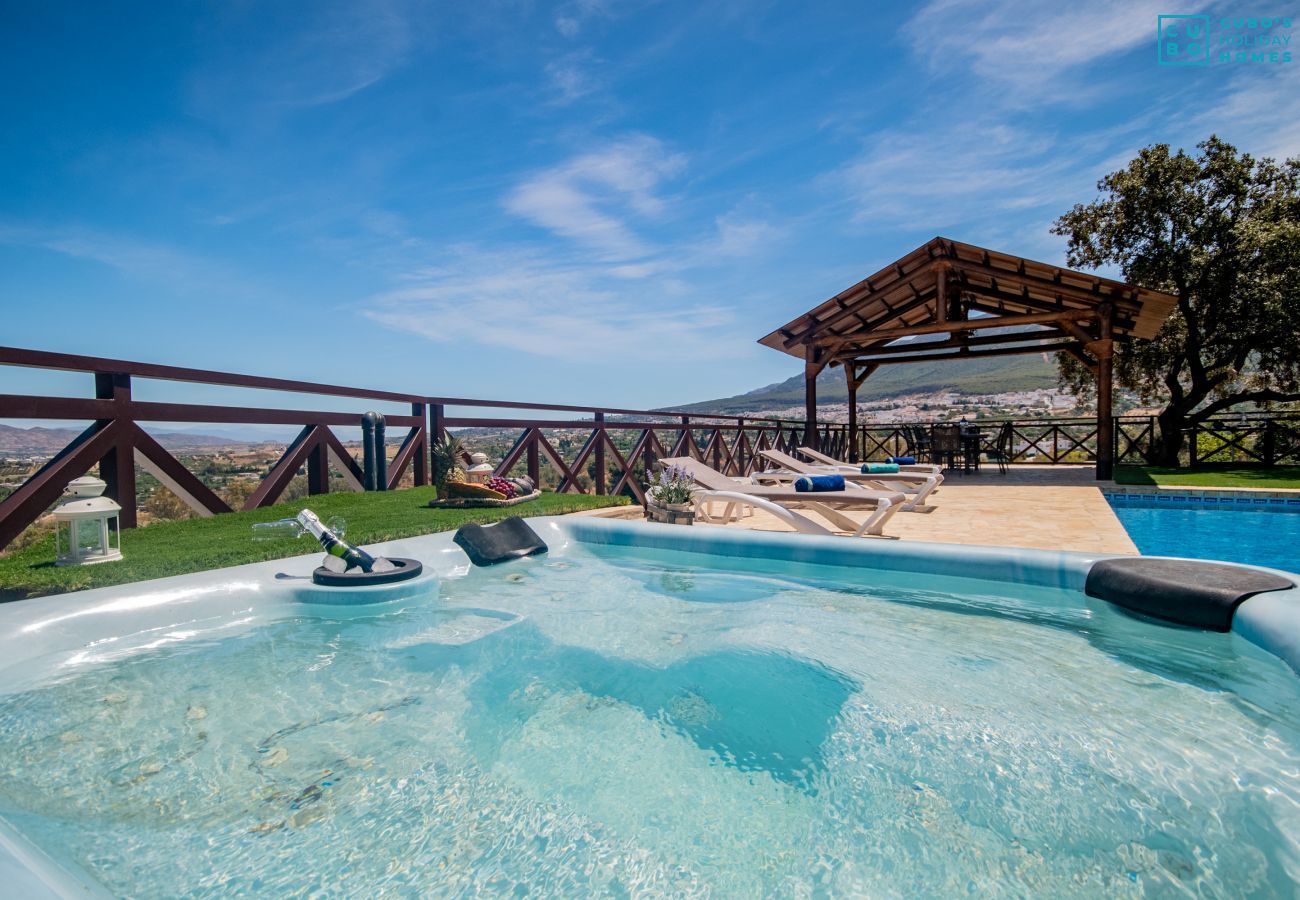 Jacuzzi de cette villa à Alhaurín el Grande