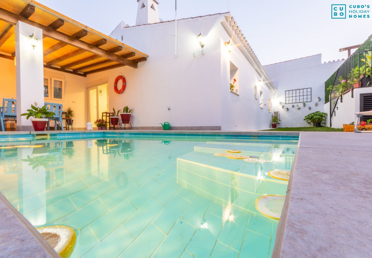 Piscine de cette maison rurale à la gare de Cártama