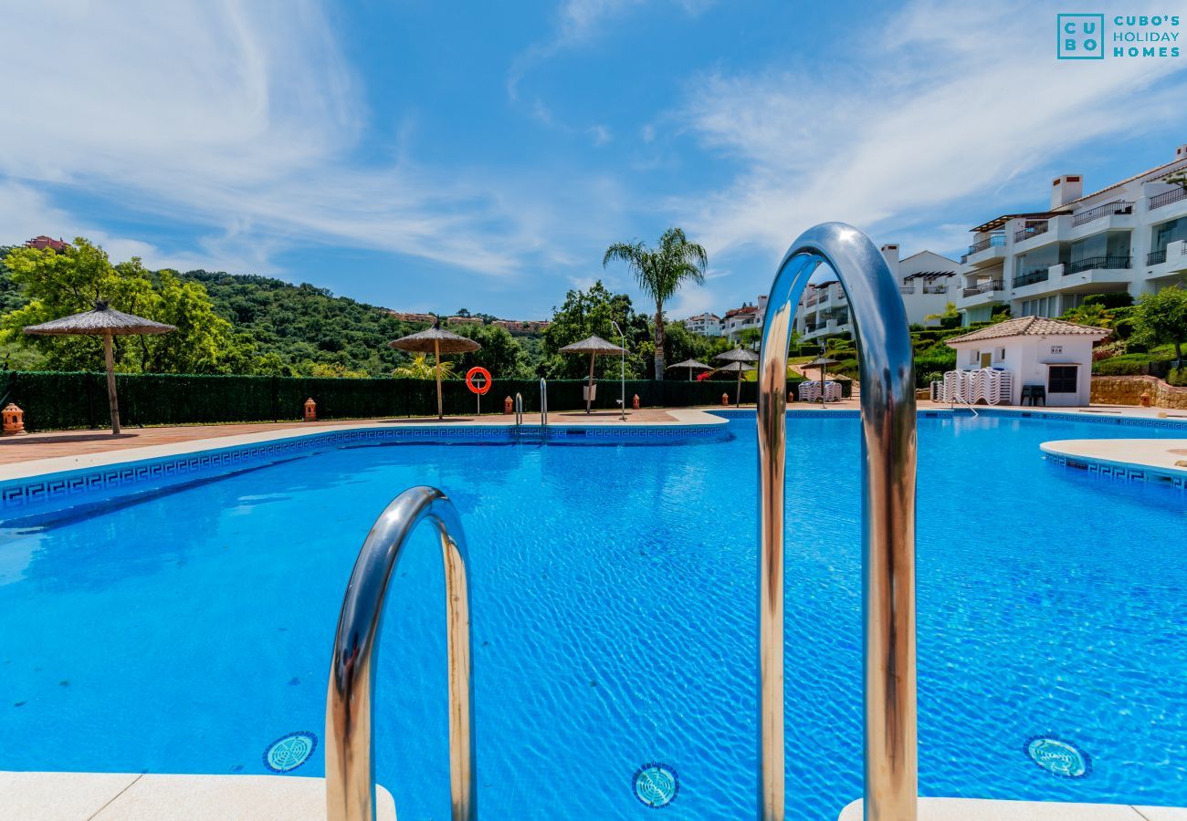 Piscine communautaire de cet appartement à Marbella