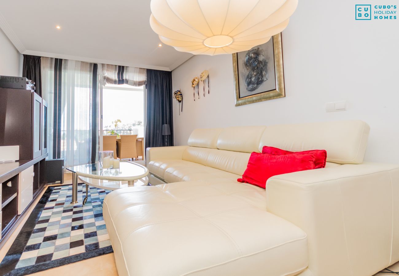 Salon de cet appartement à Marbella