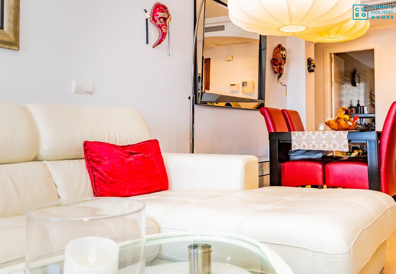 Salon de cet appartement à Marbella
