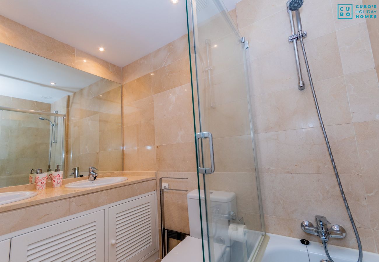 Bathroom of this apartment in Marbella