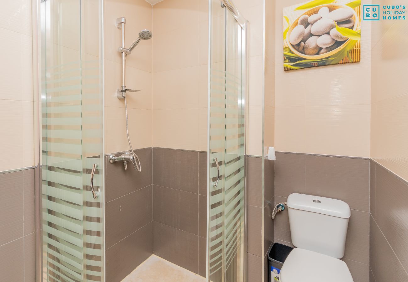 Salle de bain de cet appartement à Rincón de la Victoria