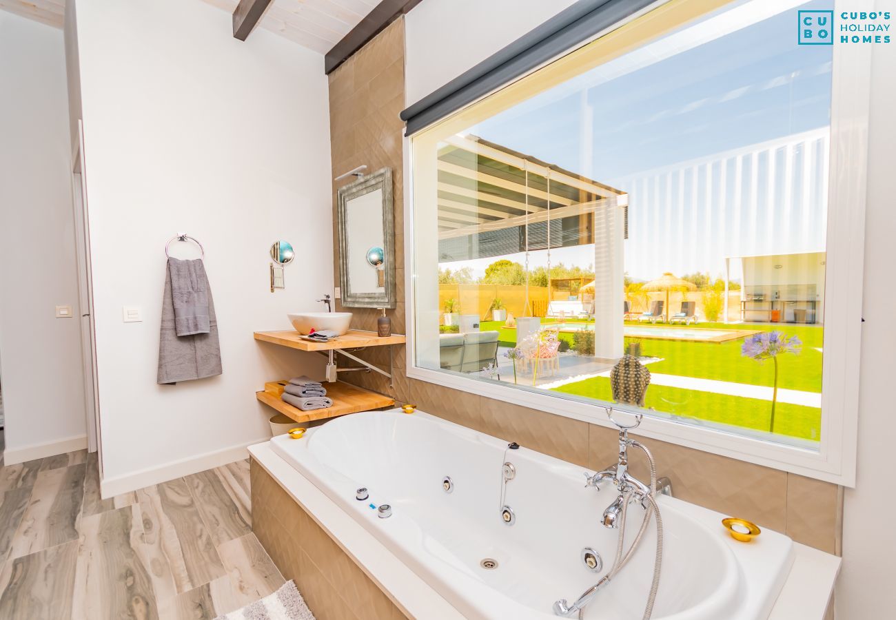 Salle de bain de cette ferme à Alhaurín el Grande