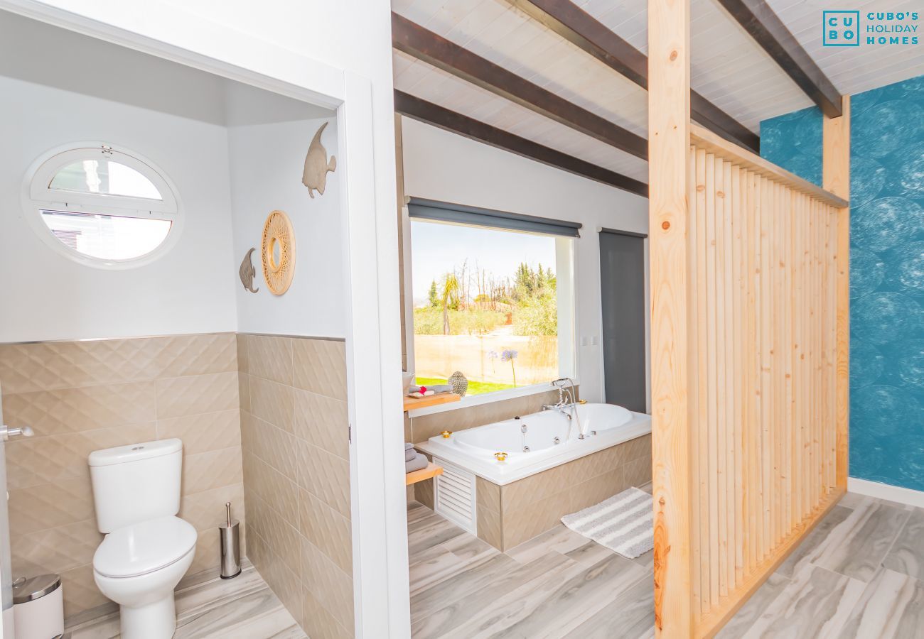 Salle de bain de cette ferme à Alhaurín el Grande