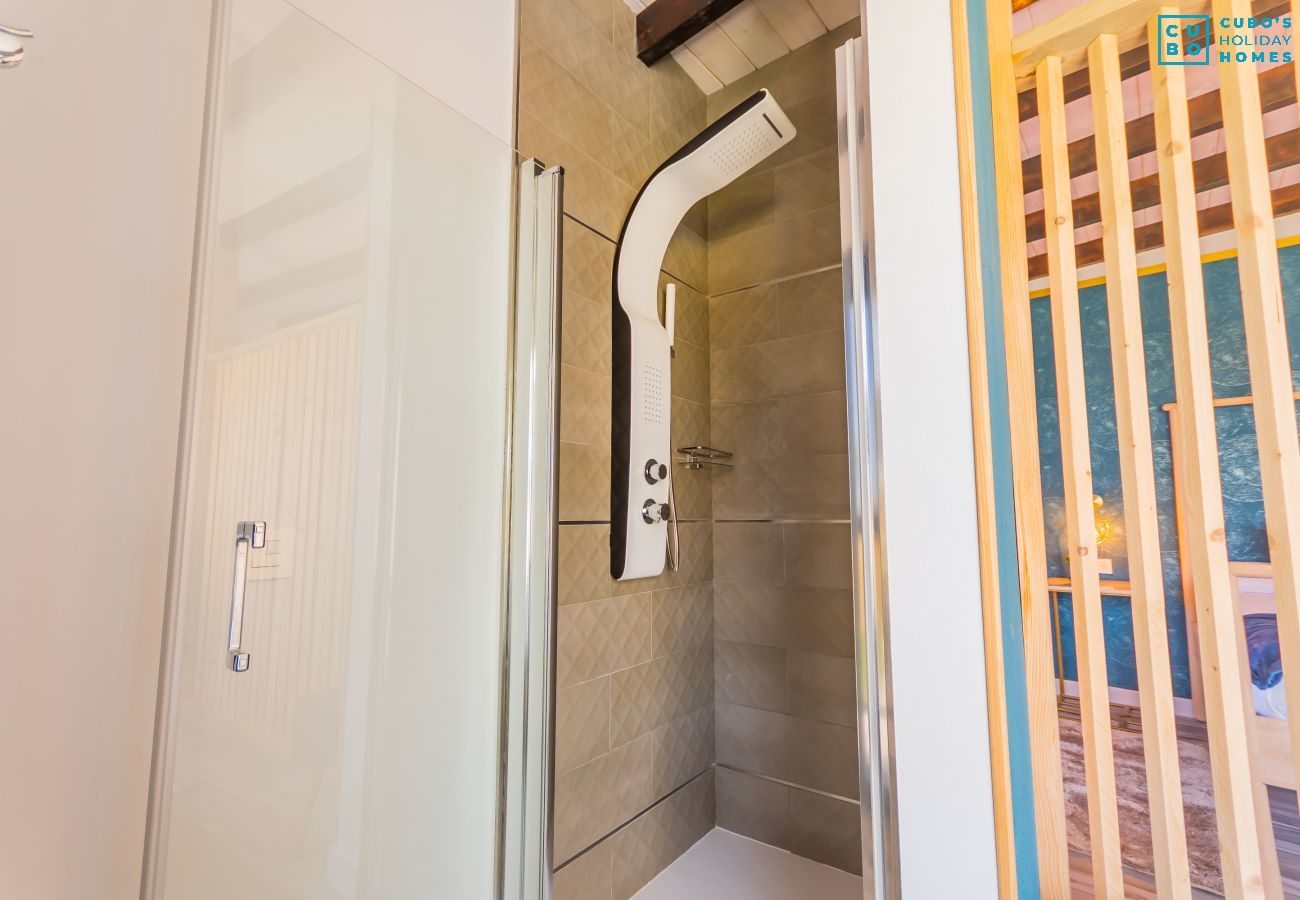 Salle de bain de cette ferme à Alhaurín el Grande