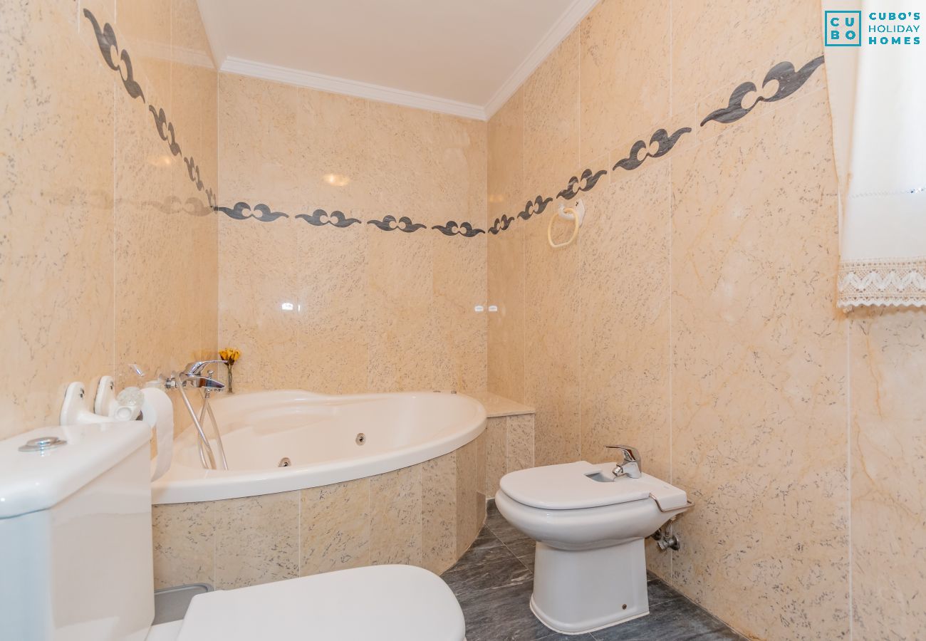 Salle de bain de cette Villa à Alhaurín el Grande (Málaga)