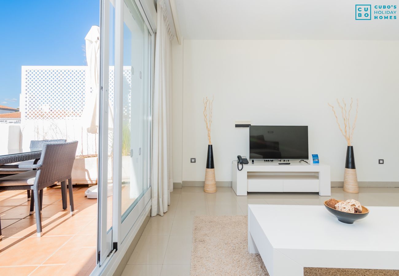 Salon de cet appartement à Marbella