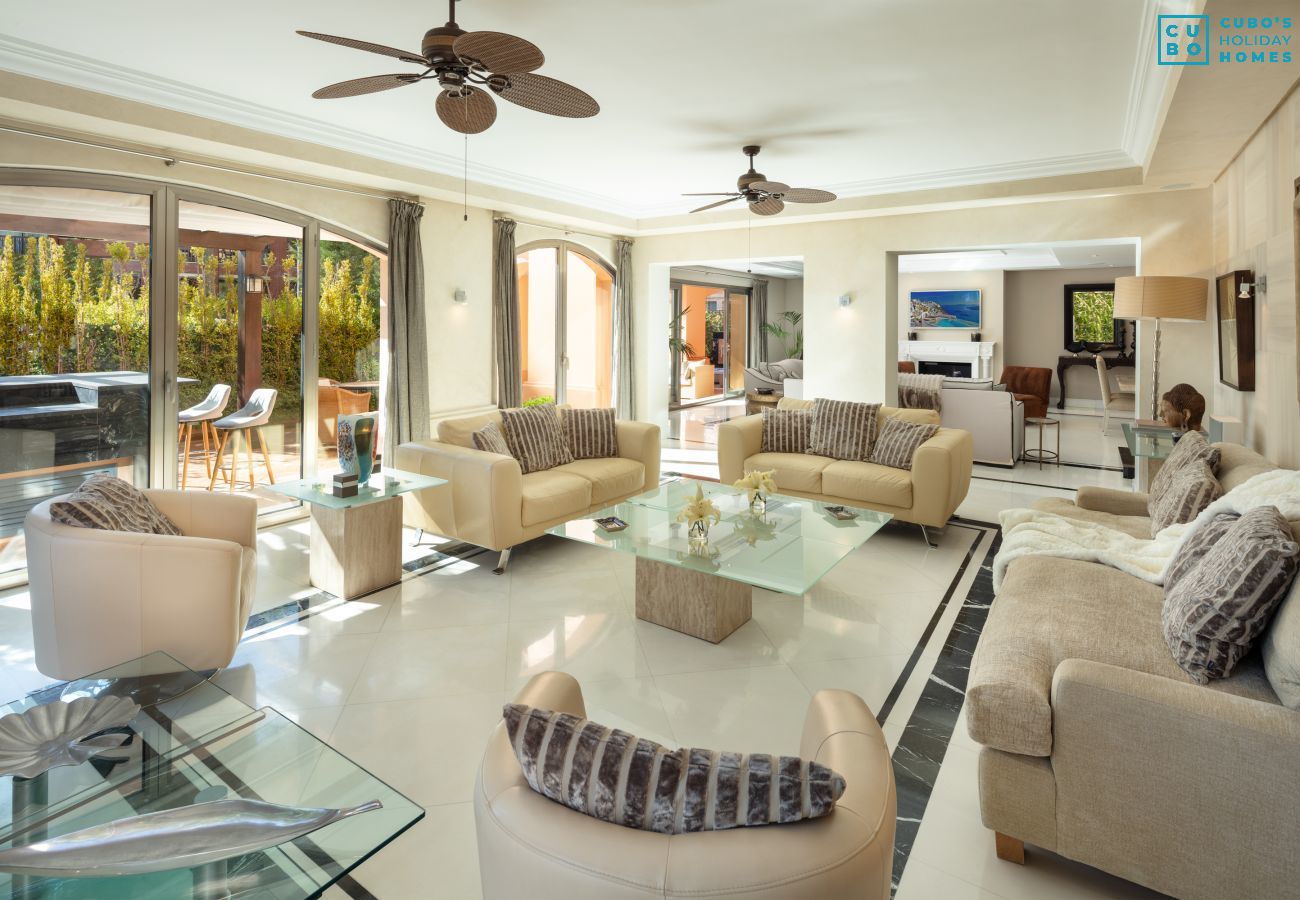 Appartement à Marbella - Cubo's Luxury Beach Front Duplex Puerto Banus