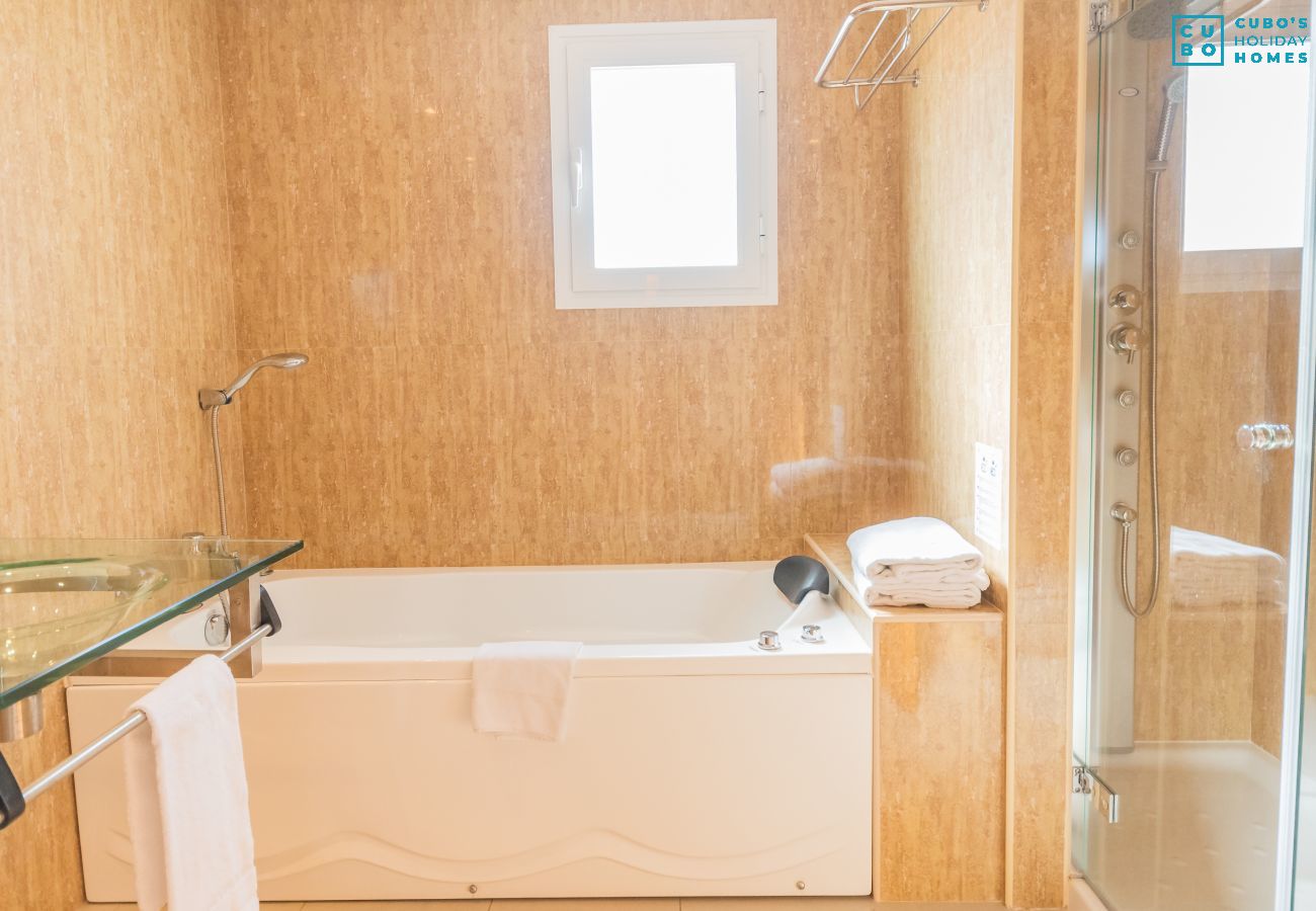 Salle de bain de cet appartement à Marbella