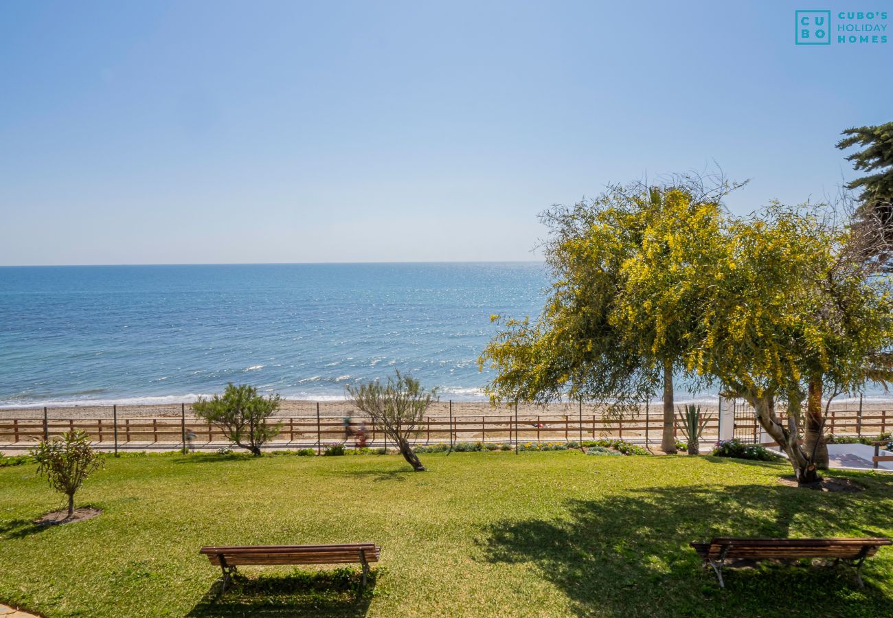 Plage près de cet appartement à Calahonda