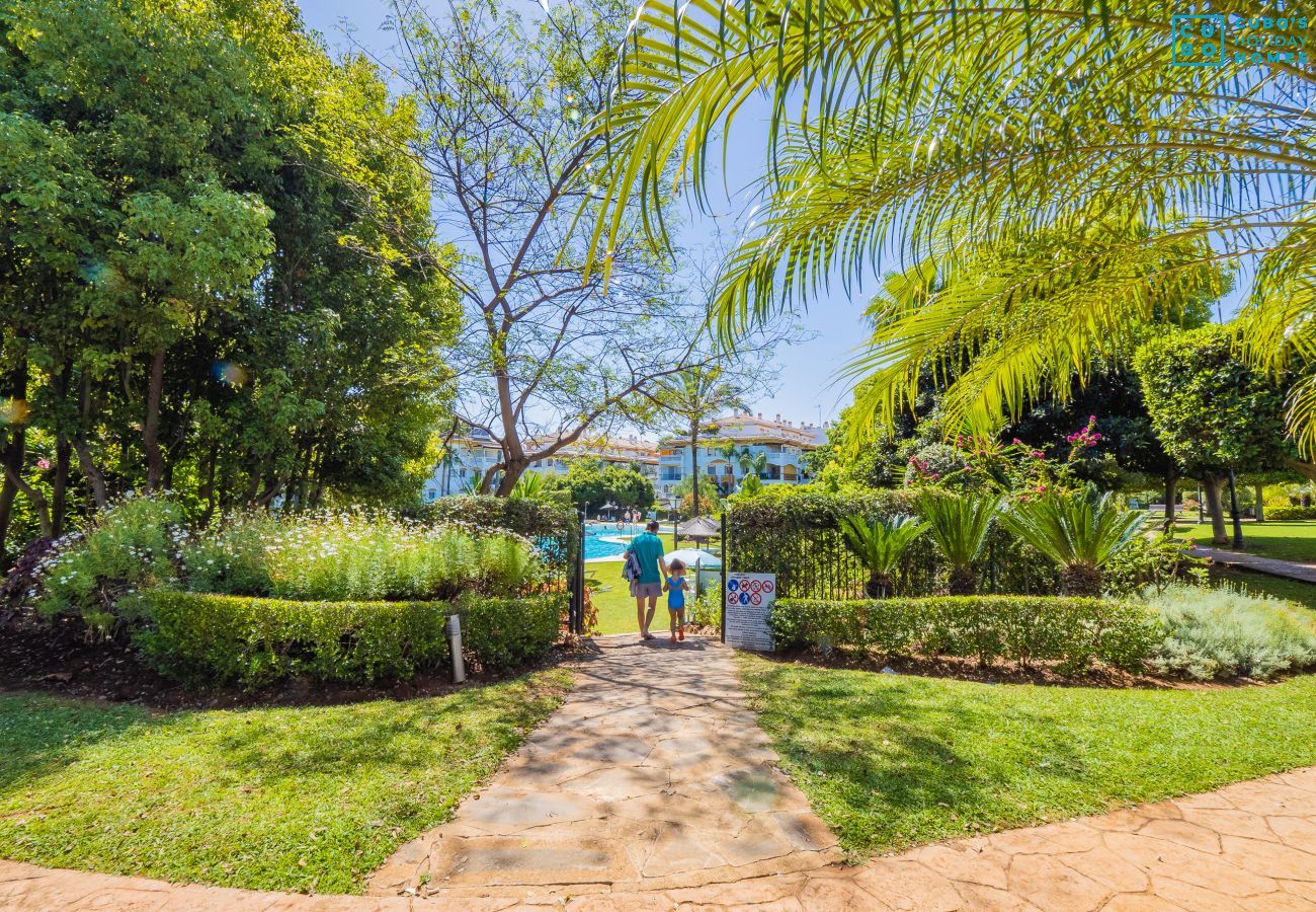 Jardin de cet appartement à Los Naranjos (Marbella)