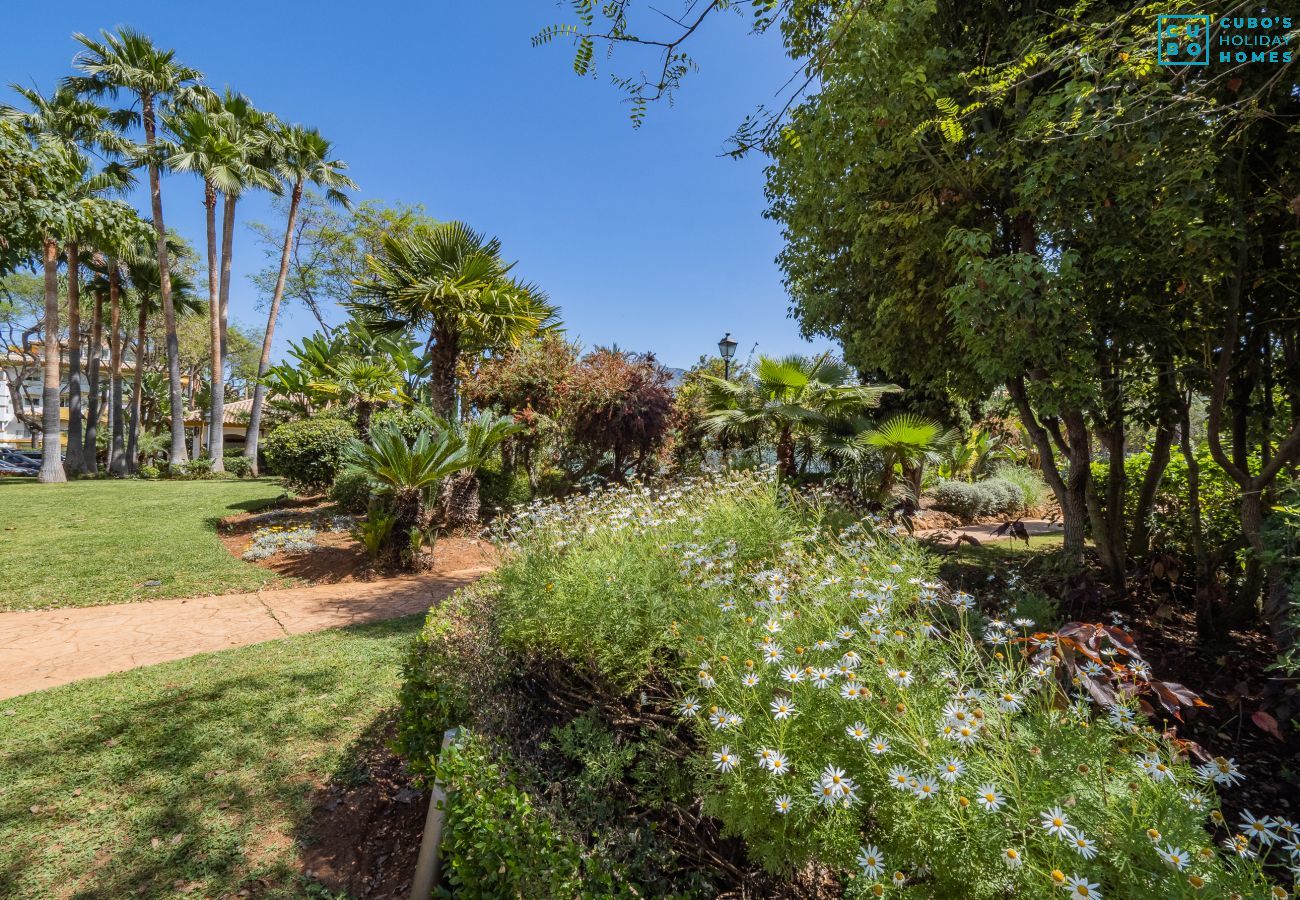 Jardin de cet appartement à Los Naranjos (Marbella)