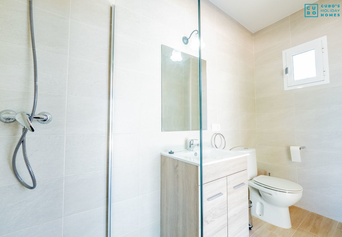 Salle de bain de cette maison rurale à Alhaurín el Grande