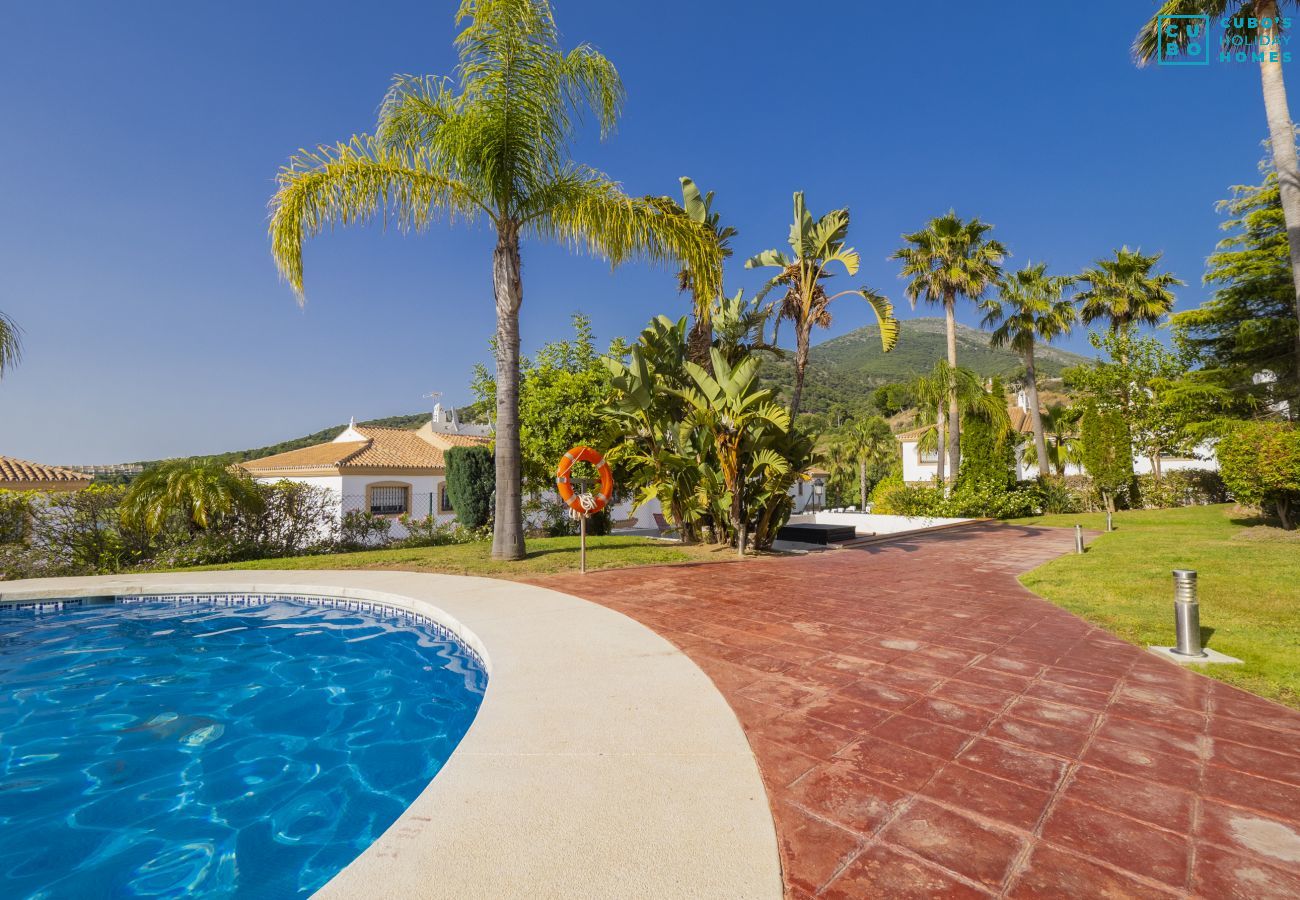 Piscine communautaire de cet appartement à Alhaurín el Grande