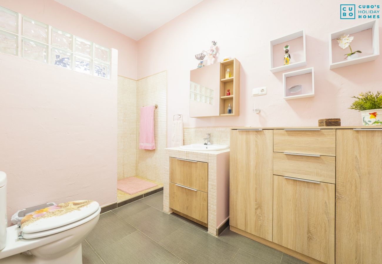 Salle de bain de cette maison de campagne à Alhaurín de la torre