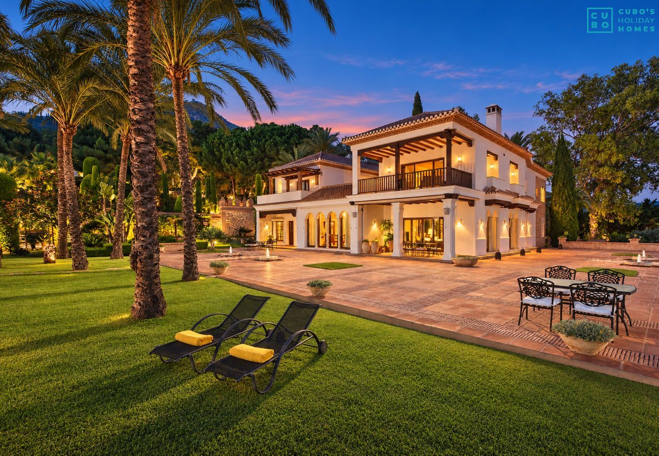 Villa de luxe à Malaga avec piscine, vue sur mer et montagne