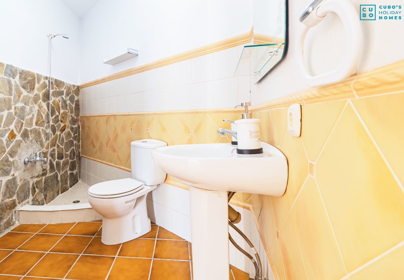 Salle de bain de cette Finca à Alhaurín el Grande