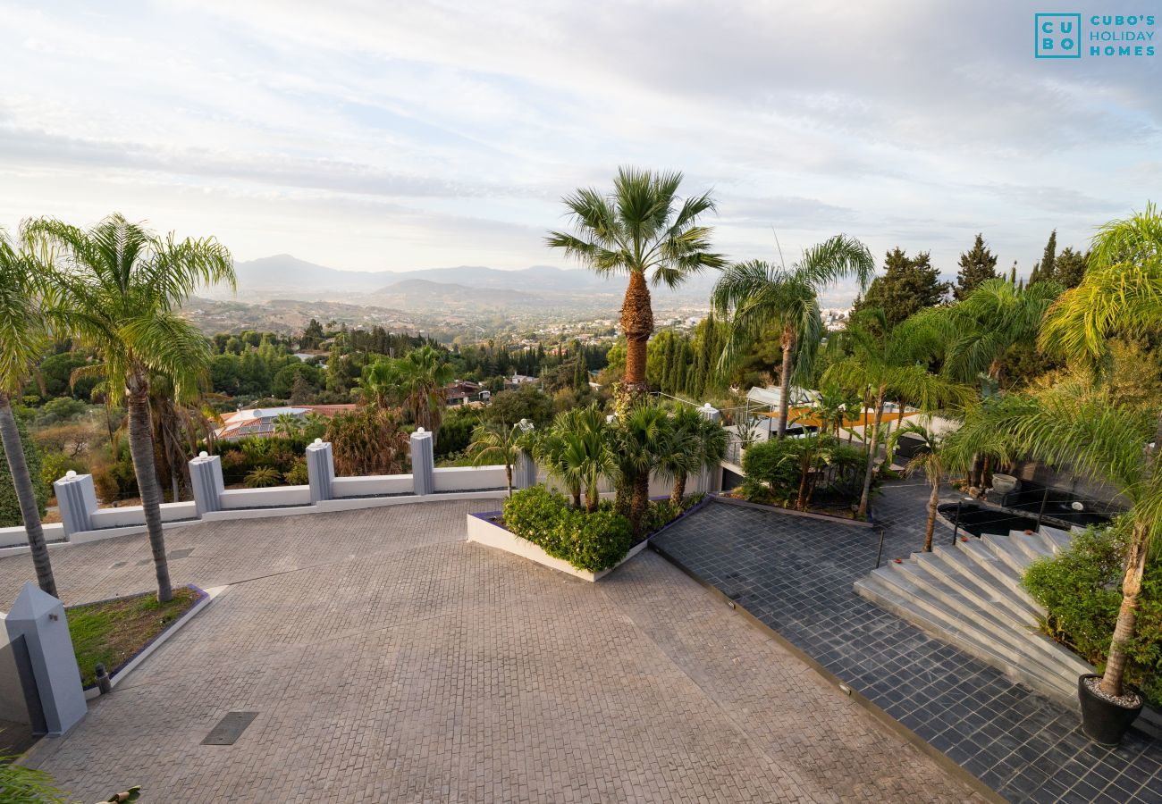 Villa à Alhaurín el Grande - Cubo's Villa Le Corbusier