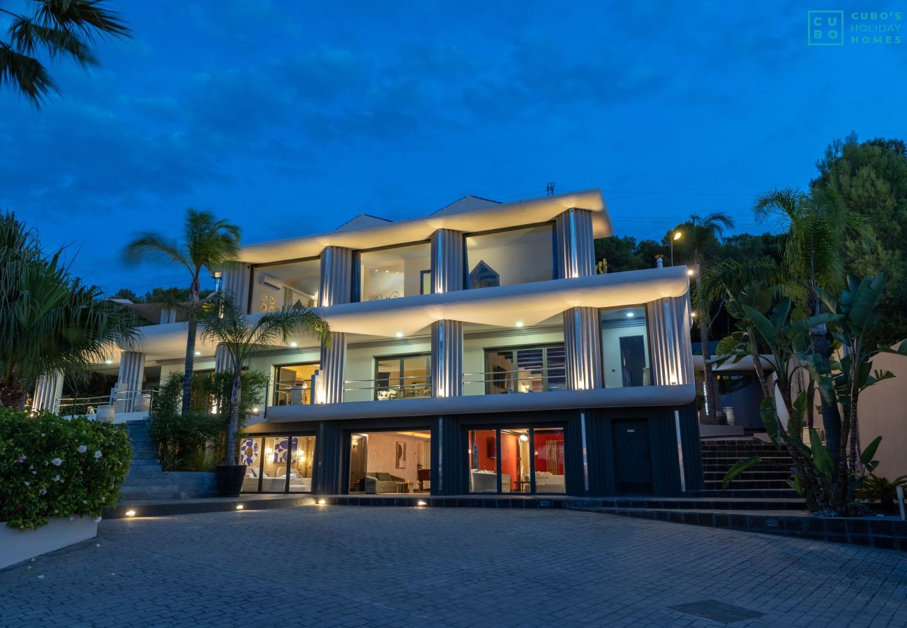 Villa à Alhaurín el Grande - Cubo's Villa Le Corbusier