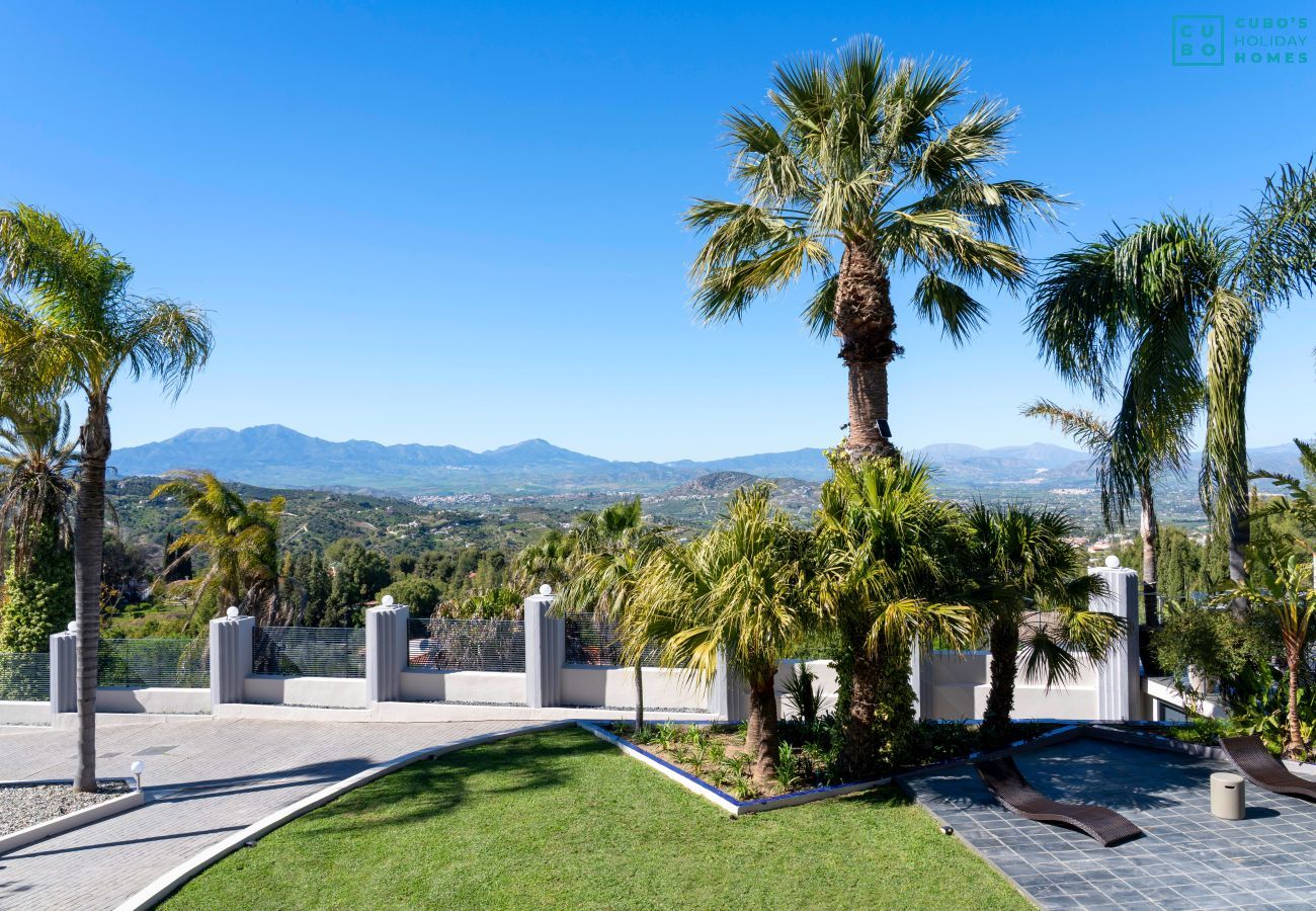 Villa à Alhaurín el Grande - Cubo's Villa Le Corbusier