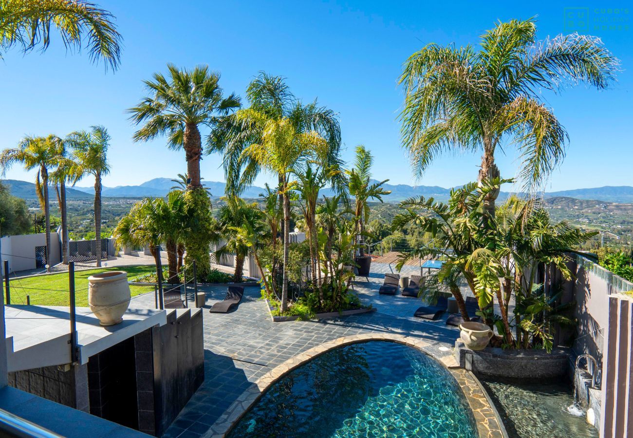 Villa à Alhaurín el Grande - Cubo's Villa Le Corbusier