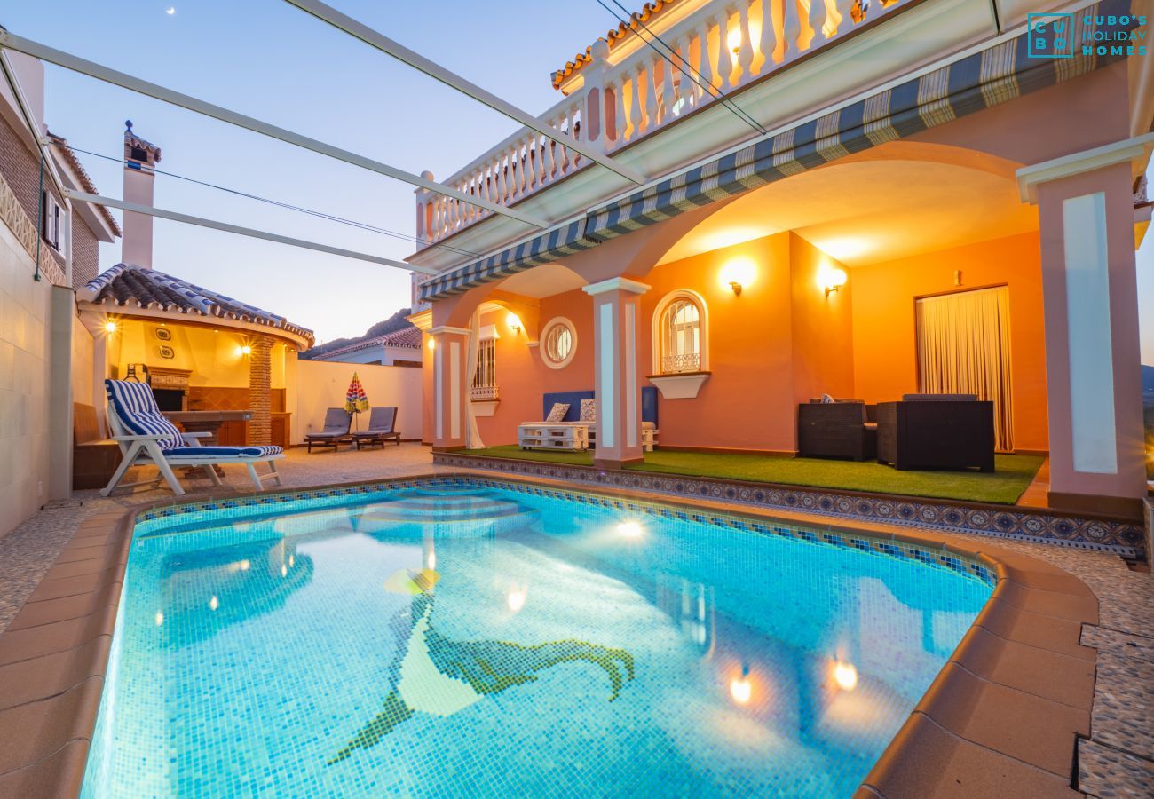 Villa de vacances privée avec piscine à Alora pour 9 personnes.