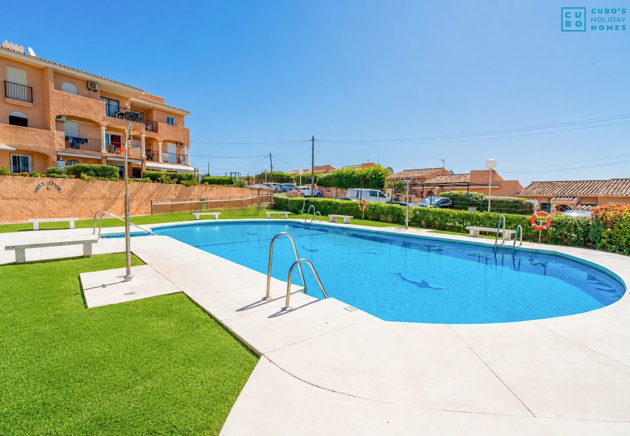 Appartement à Mijas Costa - Cubo's El Faro Beach Apartment with Pool