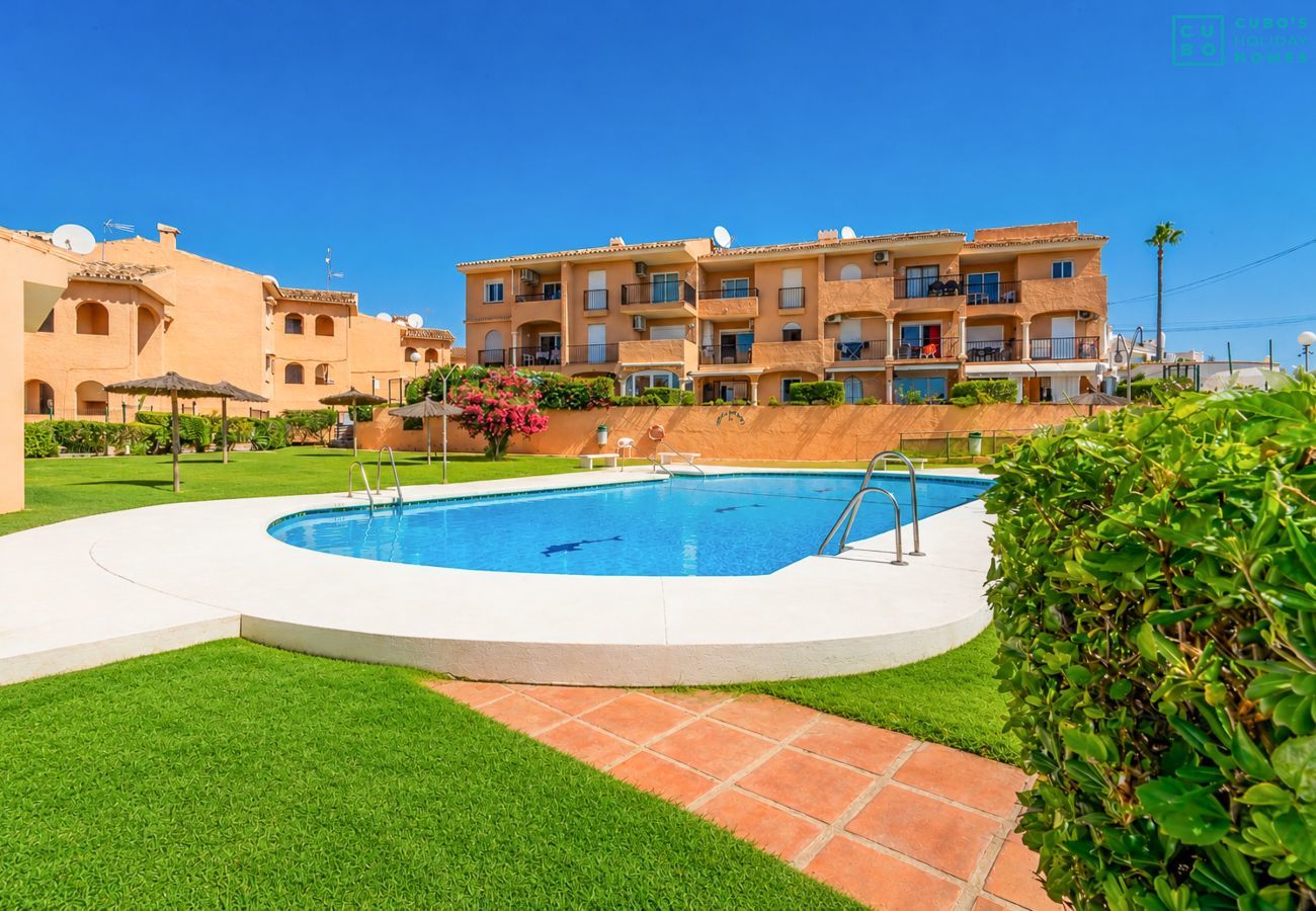 Appartement à Mijas Costa - Cubo's El Faro Beach Apartment with Pool