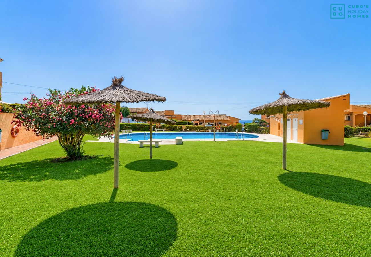 Appartement à Mijas Costa - Cubo's El Faro Beach Apartment with Pool