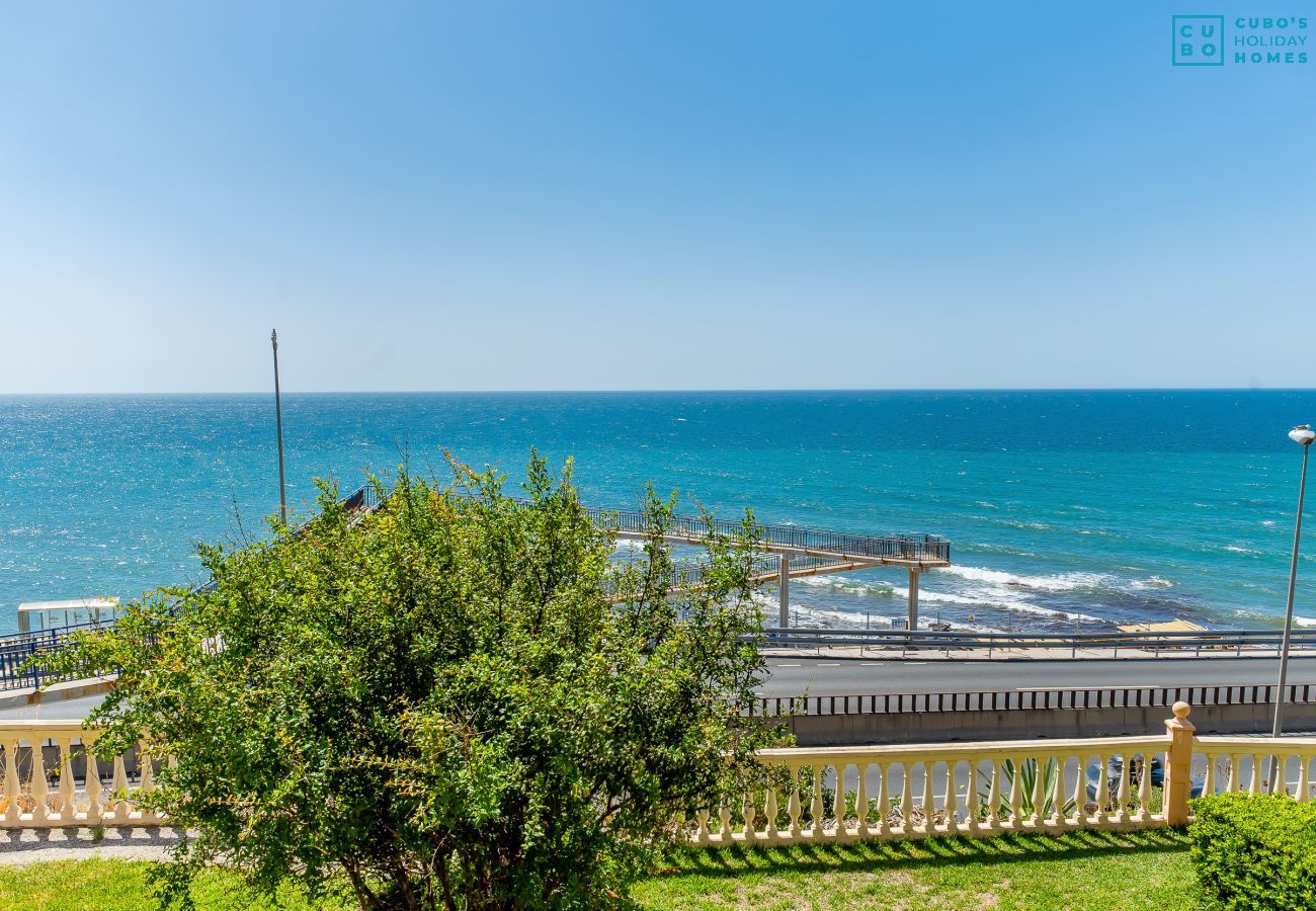 Appartement à Mijas Costa - Cubo's El Faro Beach Apartment with Pool