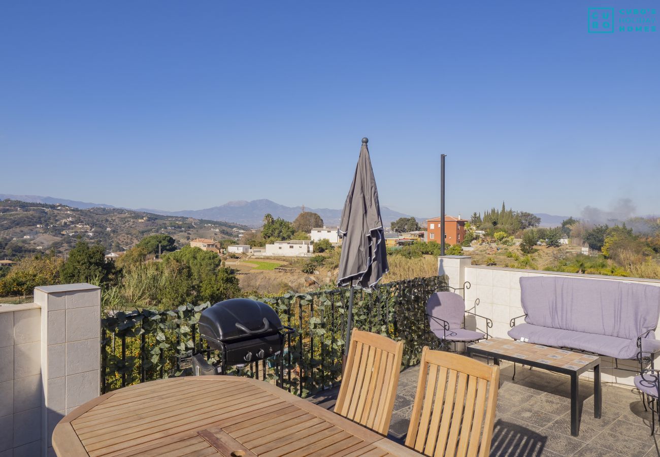 Gîte Rural à Alhaurín el Grande - Cubo's Casa La Bravo BBQ Roof Terrace