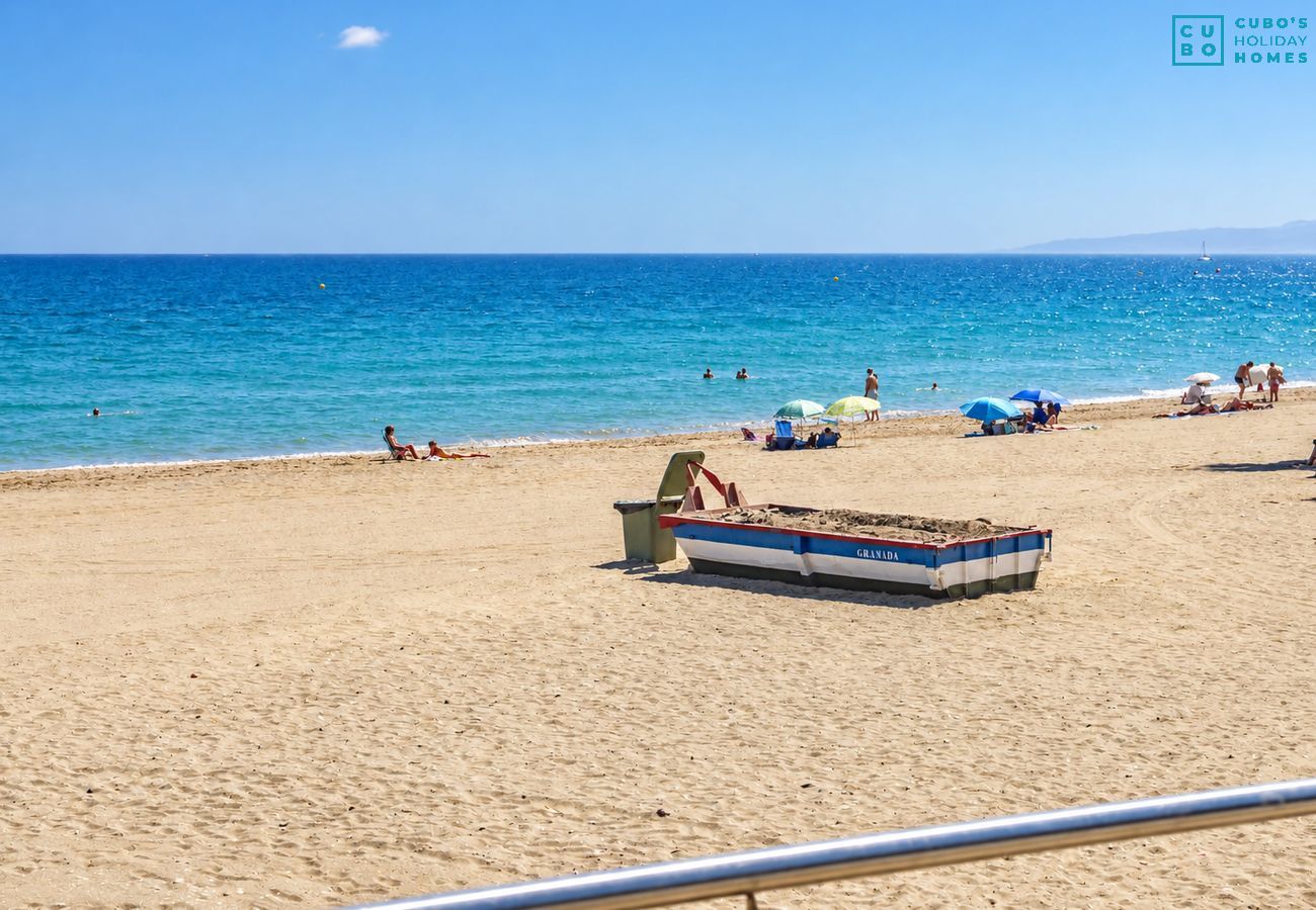Appartement à Estepona - Cubo's Estepona Oceanview Apartment & Free Parking