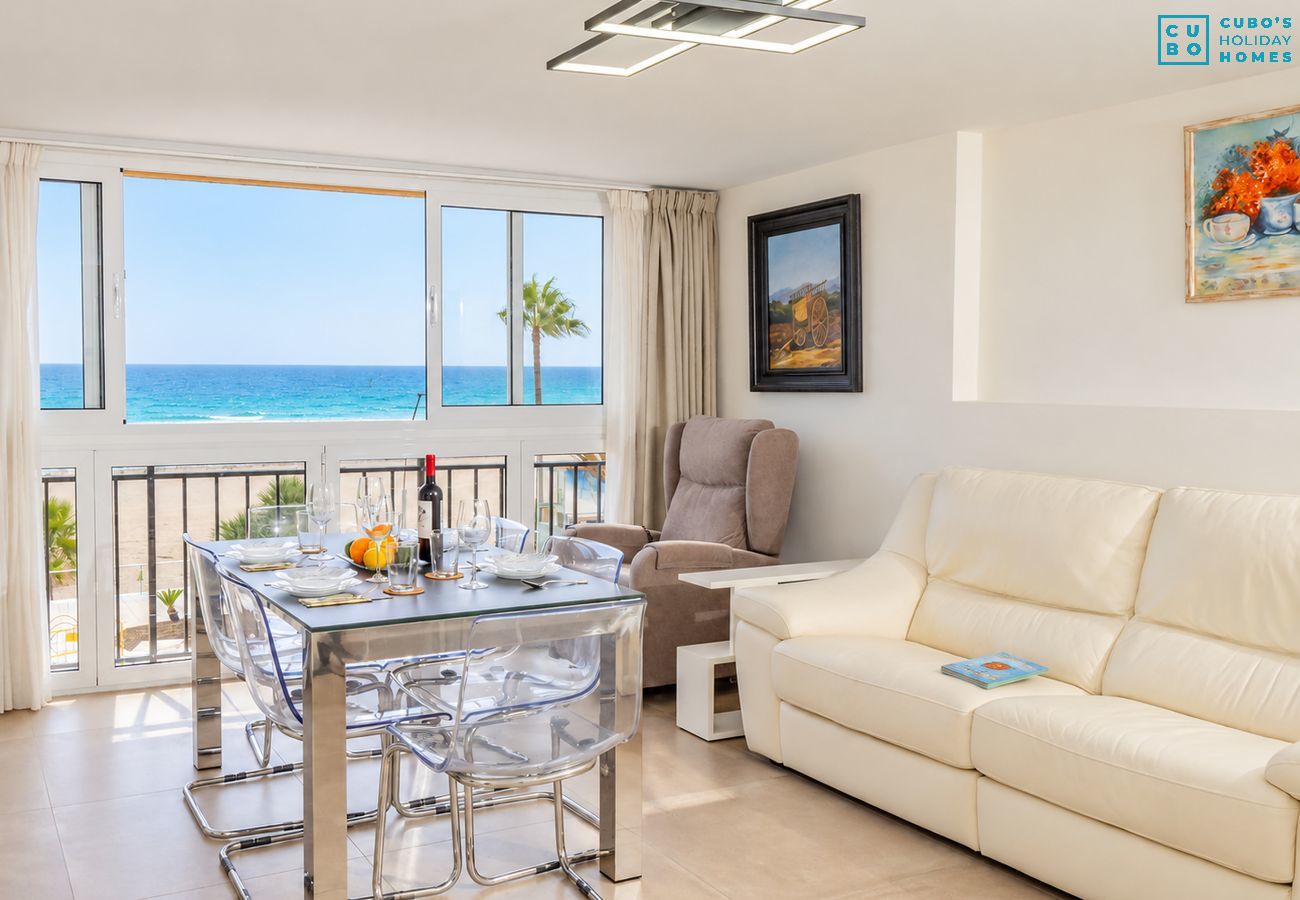 Appartement à Estepona - Cubo's Estepona Oceanview Apartment & Free Parking