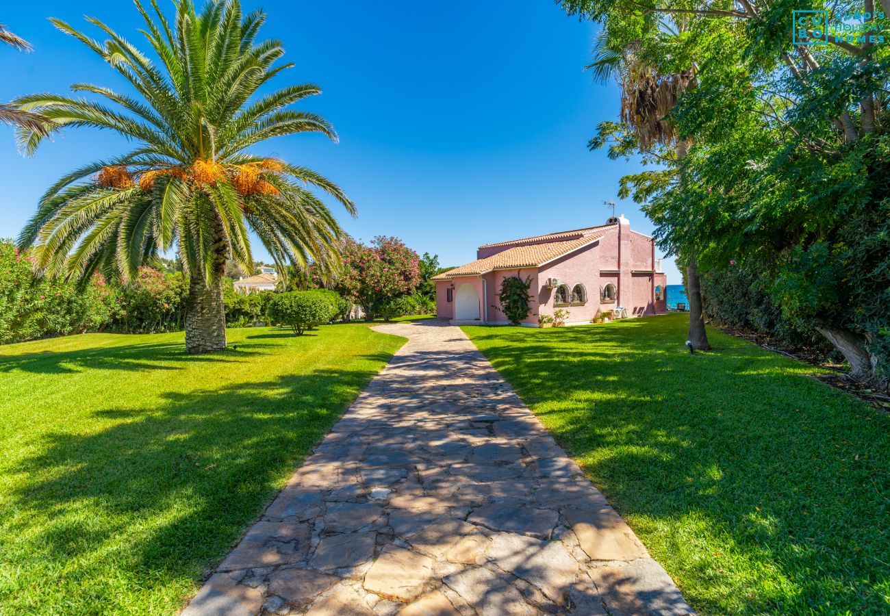 Villa à Mijas Costa - Cubo's Beachfront Villa Khayyam