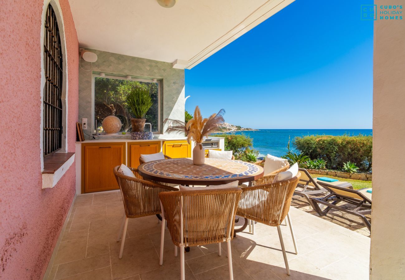 Villa à Mijas Costa - Cubo's Beachfront Villa Khayyam